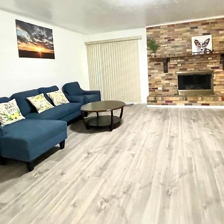 Apartmán Downtown In Plano Exteriér fotografie